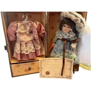 Vintage 1980 Collectible 9" Porcelain Doll TRUDY TRAVELER Wooden Box And Outfits